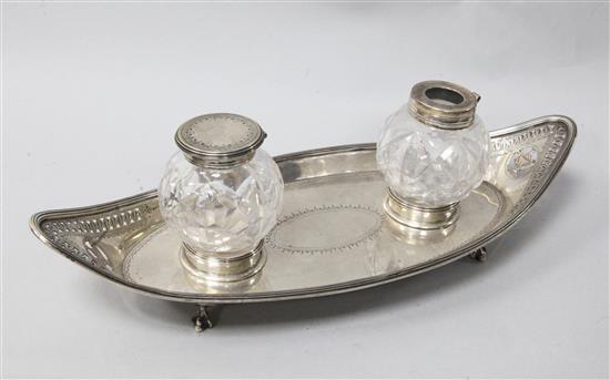 A George III silver boat shaped inkstand, width 10in., 5.8oz